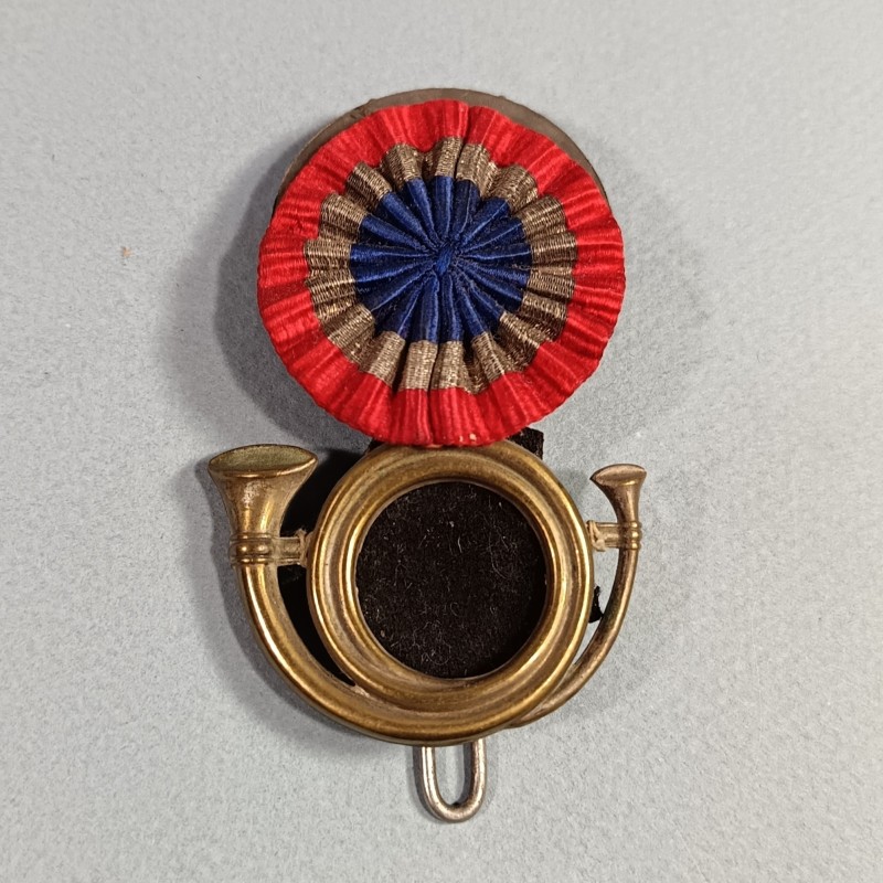 ATTRIBUT OU PLAQUE DE KEPI D'OFFICIERS ET ADJUDANTS MODELE 1886 OFFICIER DES CHASSEURS A PIED OU ALPINS